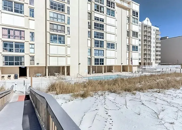 Edgewater West Unit 42 Apartment *